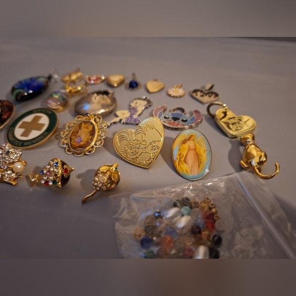Pin/Charm Lot - Picture 6 of 8